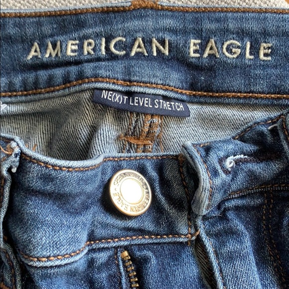 The 2 by 2 Lot: 2 American Eagle Jeans size 2 Long - Picture 2 of 10